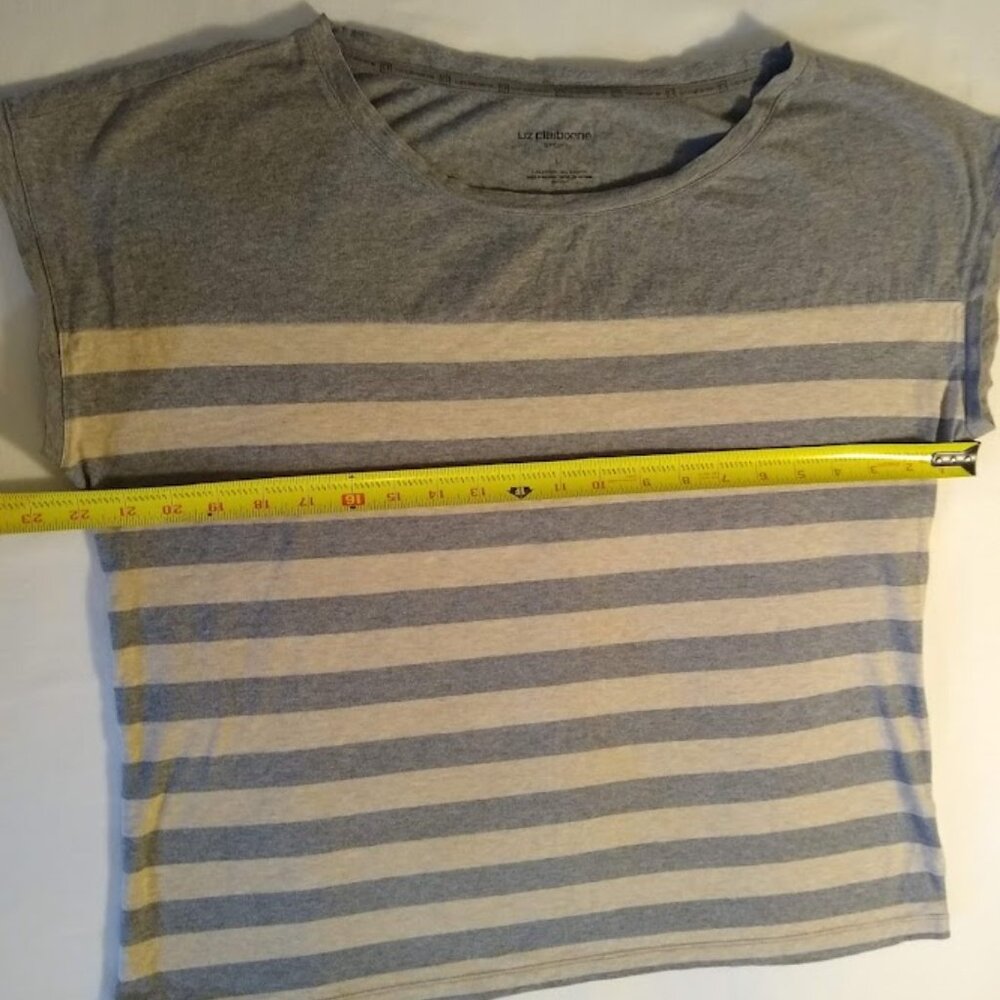 Liz Clairborne L sport  cap sleeve tee shirt gray w-tan